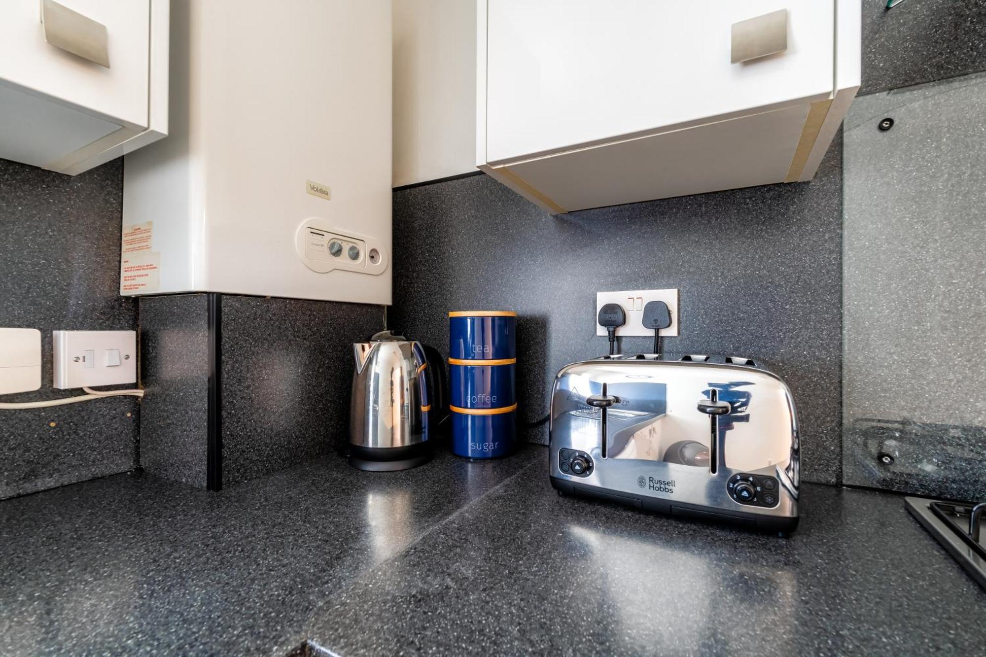 Cosy Retreat - Charming 2-Bed Apartment Гринок Экстерьер фото